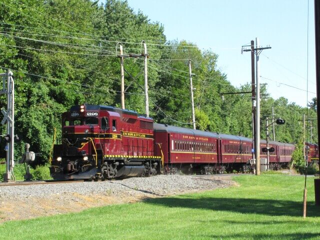 Diesel Locomotive 2198 - New Hope Railroad